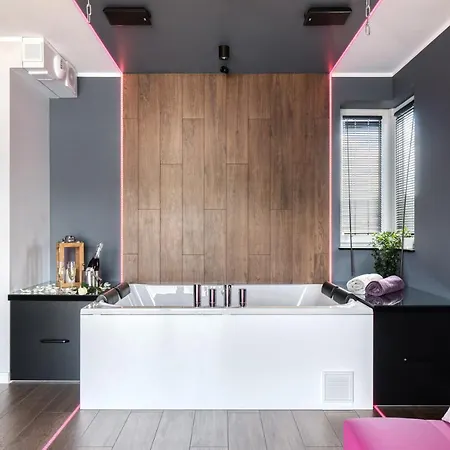 Relaxroom Fuksja * רדה